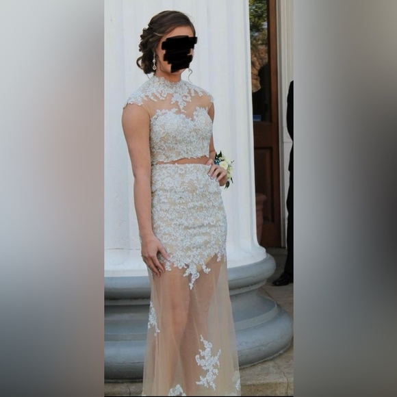 Stunning Mac Duggal Two Piece Formal - Picture 5 of 12